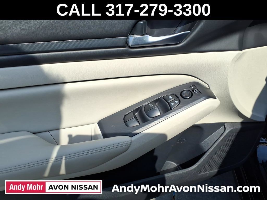 Used 2025 Nissan Altima 2.5 SV AWD/4WD image 16