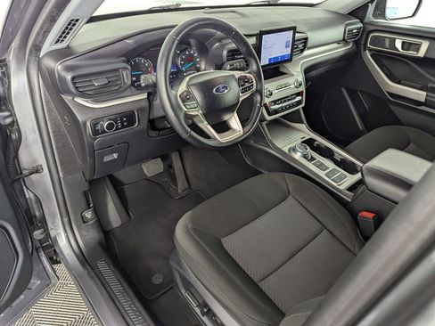 Used 2024 Ford Explorer XLT image 11