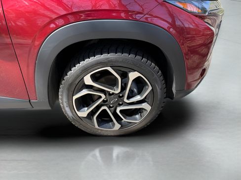 Used 2025 Chevrolet Trax RS w/ Sunroof Package FWD image 25