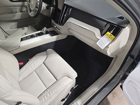 New 2026 Volvo XC60 B5 Ultra w/ Protection Package Premier image 21