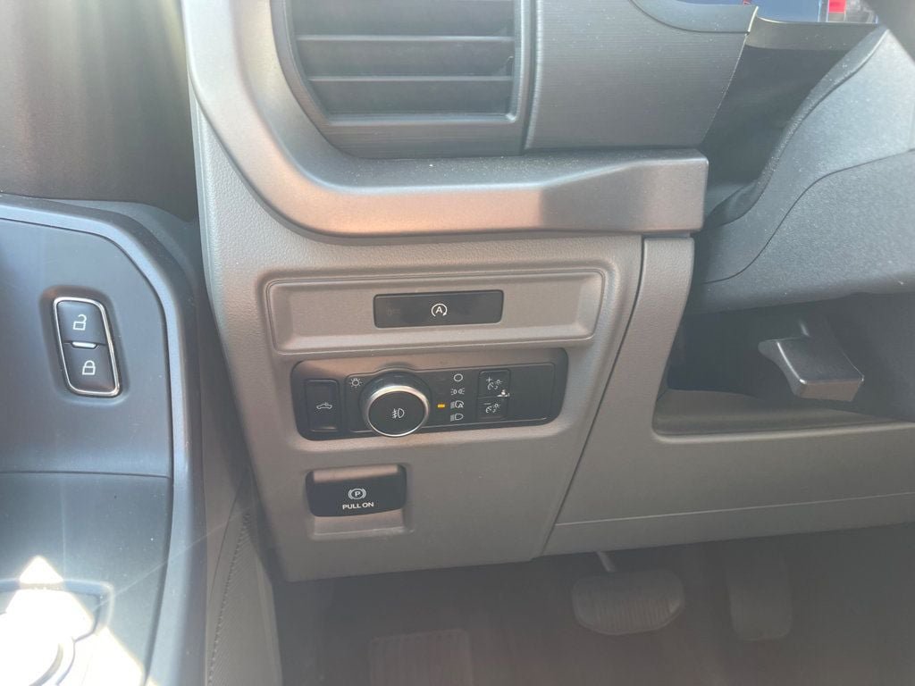 Used 2025 Ford F150 XLT AWD/4WD image 17
