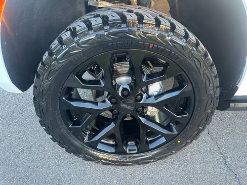 Used 2022 GMC Yukon XL AT4 image 59