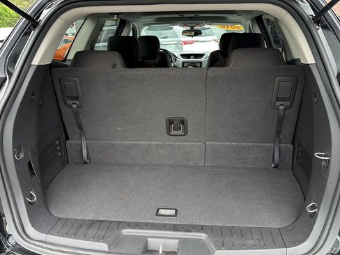 Used 2016 Chevrolet Traverse LT w/ Style and Technology Package FWD image 8
