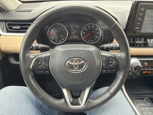Used 2019 Toyota RAV4 XLE Premium w/ Cold Weather Package AWD/4WD image 32