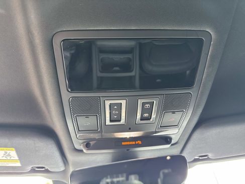 Used 2024 Land Rover Defender 130 X-Dynamic SE image 27