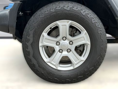 Used 2018 Jeep Wrangler Unlimited Sport S AWD/4WD image 10