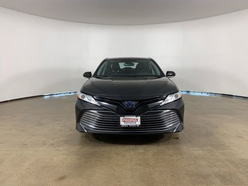 Used 2020 Toyota Camry XLE FWD image 3