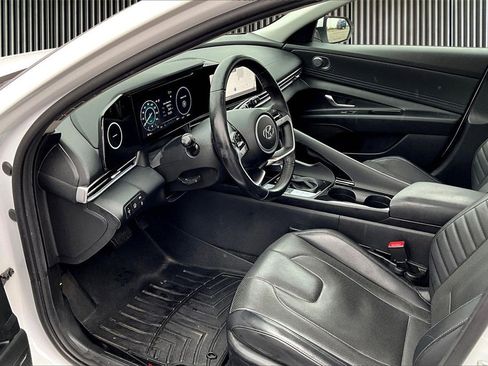 Used 2021 Hyundai Elantra Limited image 14