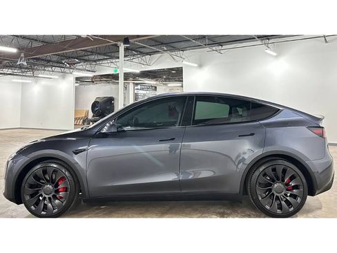Used 2022 Tesla Model Y Performance image 9