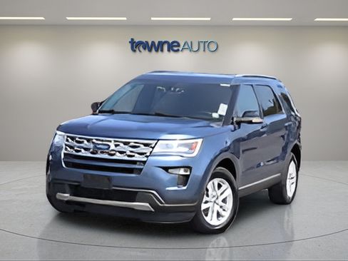 Used 2018 Ford Explorer XLT w/ Equipment Group 202A AWD/4WD image 2