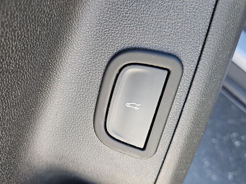 Used 2024 Chevrolet Traverse Z71 AWD/4WD image 21
