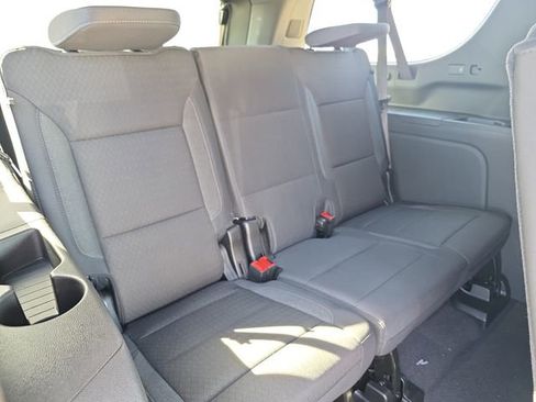 New 2026 Chevrolet Suburban LS AWD/4WD image 17