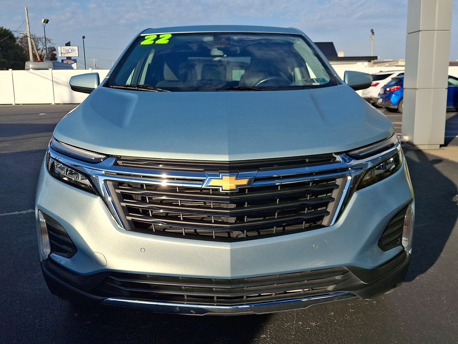 Used 2022 Chevrolet Equinox LT AWD/4WD image 2