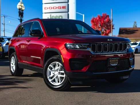 New 2025 Jeep Grand Cherokee 4WD image 1