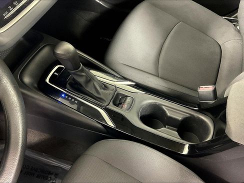 Used 2021 Toyota Corolla LE FWD image 18