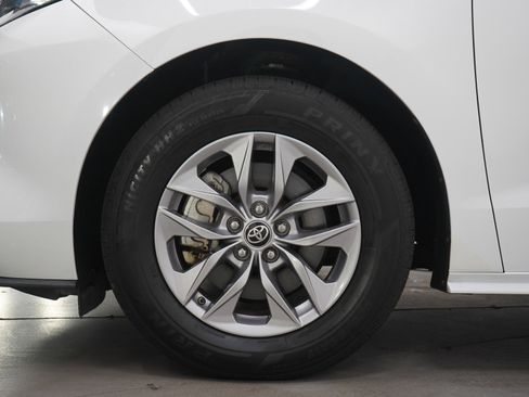 Used 2022 Toyota Sienna LE image 28