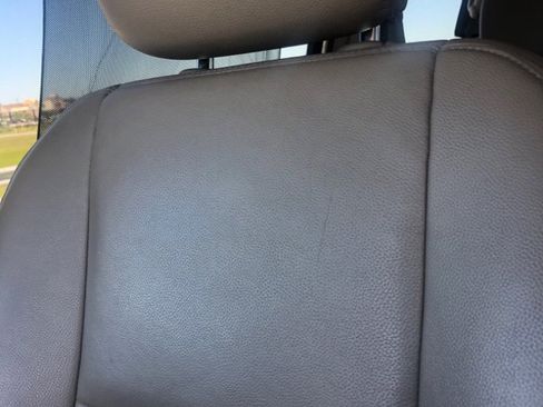 Used 2014 Chrysler Town & Country Touring image 17