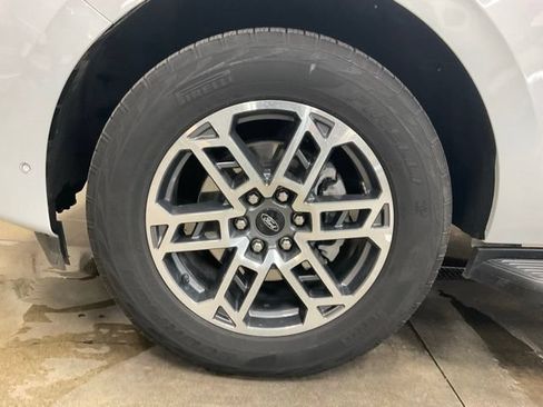Used 2025 Ford Expedition Active AWD/4WD image 19