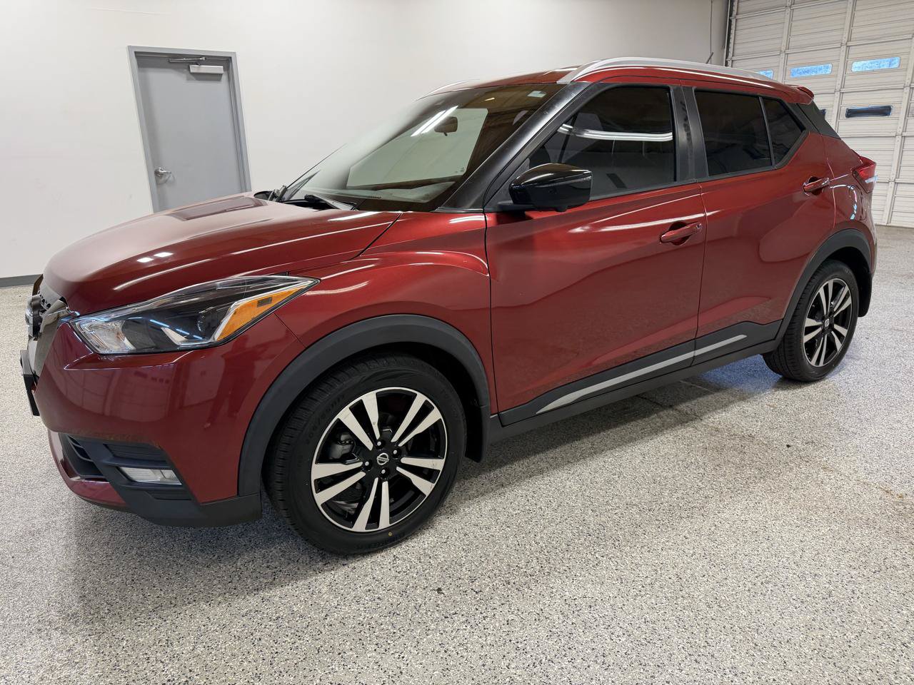 Used 2020 Nissan Kicks SR w/ SR Premium Package FWD image 2