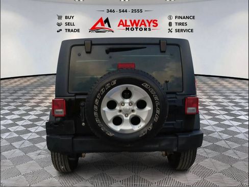 Used 2015 Jeep Wrangler Unlimited Sport w/ Connectivity Group AWD/4WD image 3