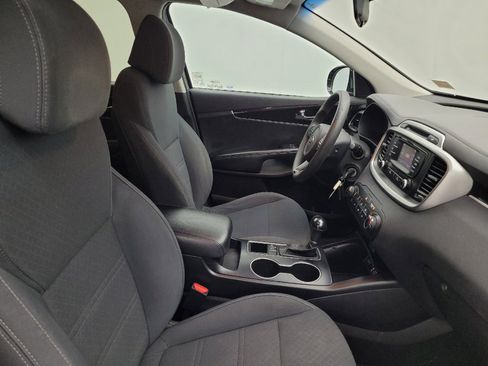 Used 2017 Kia Sorento LX image 21