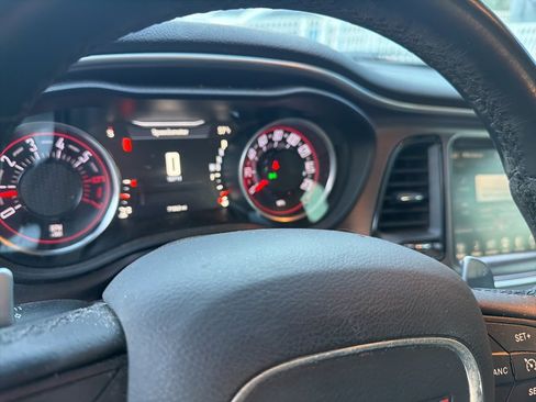 Used 2016 Dodge Challenger R/T image 10