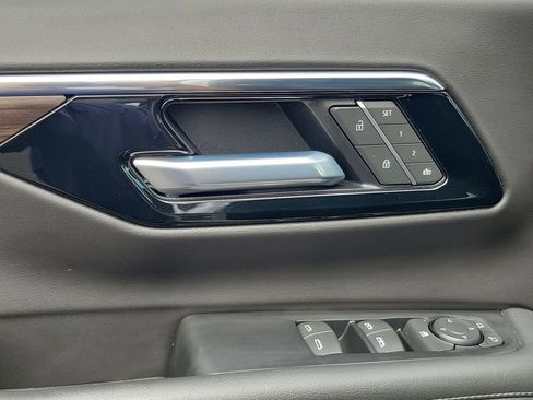 Used 2025 Chevrolet Tahoe LT AWD/4WD image 17