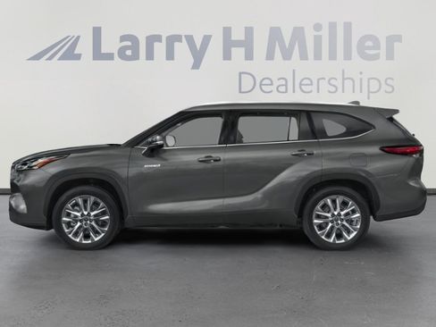 Used 2021 Toyota Highlander Limited image 3