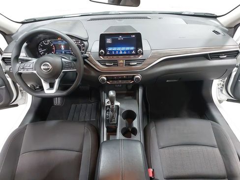 Used 2025 Nissan Altima 2.5 SV FWD image 9