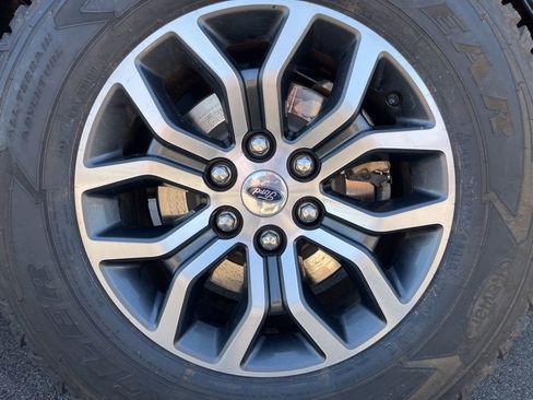 Used 2024 Ford F150 Lariat w/ FX4 Off-Road Package image 11