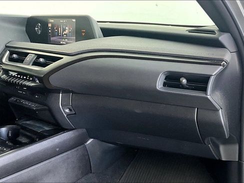 Used 2021 Lexus UX 200 w/ Premium Package image 18