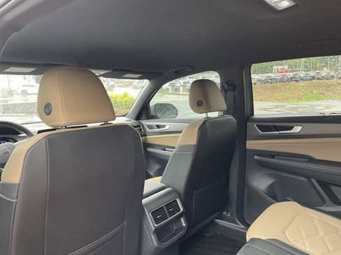 New 2026 Volkswagen Atlas Cross Sport SE FWD image 13