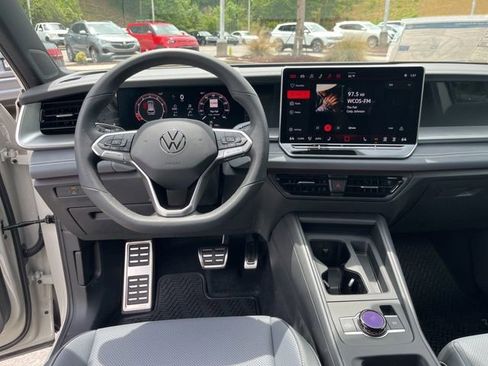 New 2026 Volkswagen Tiguan SE R-Line FWD image 18