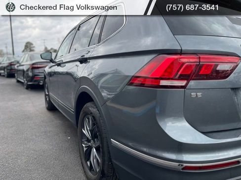 Used 2024 Volkswagen Tiguan SE w/ Panoramic Sunroof Package image 8