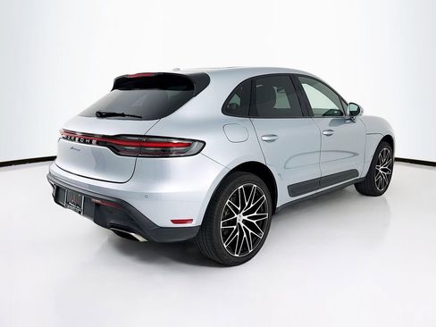 Certified 2025 Porsche Macan image 9