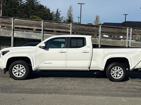 Used 2024 Toyota Tacoma SR5 image 7