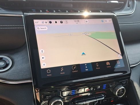 Used 2023 Jeep Grand Cherokee Overland w/ Advanced Protech Group III image 17