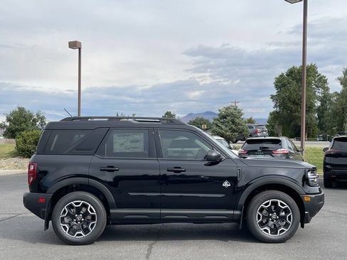 New 2025 Ford Bronco Sport Outer Banks image 2