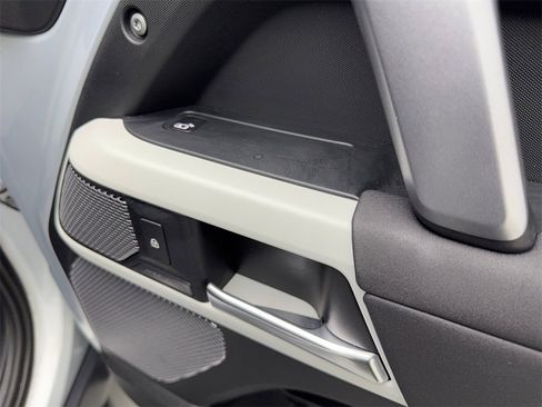 Used 2021 Land Rover Defender 90 X-Dynamic S image 45