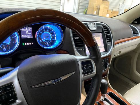 Used 2011 Chrysler 300 Limited w/ Luxury Group image 40