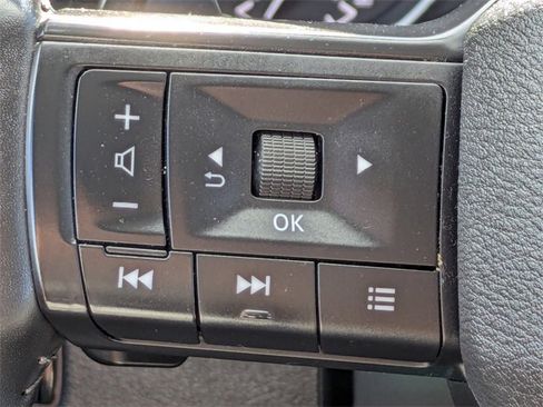 Used 2025 Nissan Rogue SV image 29