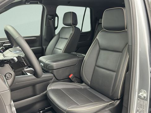 Used 2025 Chevrolet Tahoe Premier AWD/4WD image 15