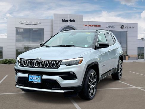 Used 2025 Jeep Compass Limited w/ Elite Group AWD/4WD image 4