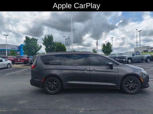 Used 2019 Chrysler Pacifica Touring-L Plus w/ S Appearance Package FWD image 2