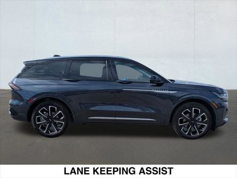 Certified 2024 Lincoln Nautilus Reserve image 6