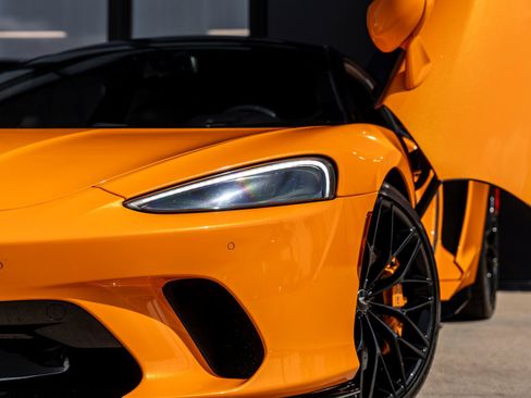 Used 2022 McLaren GT RWD image 18