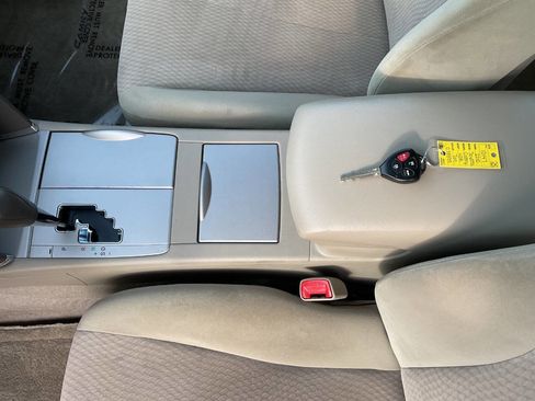 Used 2010 Toyota Camry LE image 18