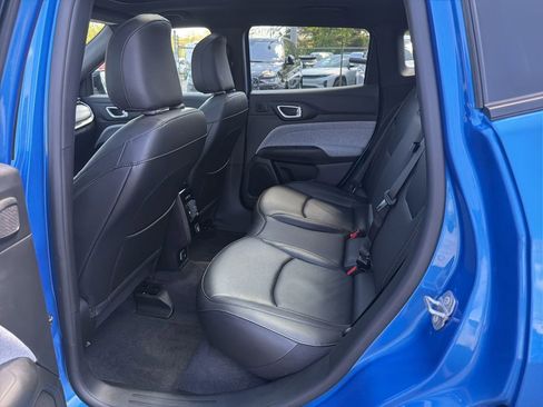 Used 2023 Jeep Compass Latitude w/ Sun and Sound Group AWD/4WD image 13