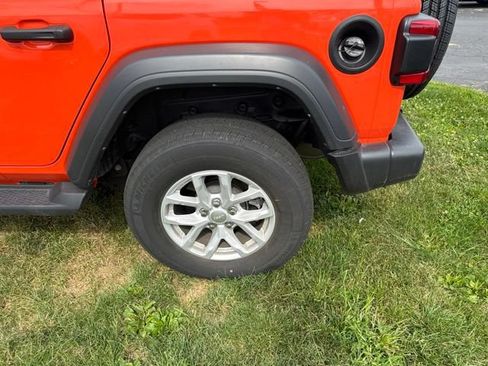 Used 2018 Jeep Wrangler Unlimited Rubicon AWD/4WD image 14