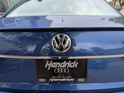 Used 2017 Volkswagen Passat 1.8T R-Line w/ R-Line Lighting Package image 38